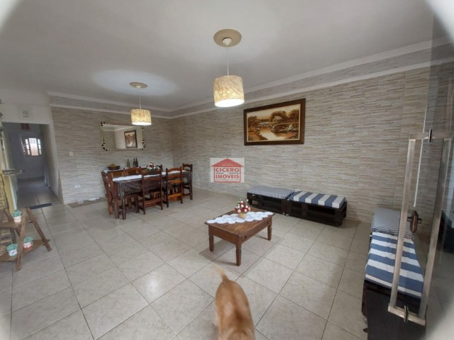 Linda casa 3 dormitórios